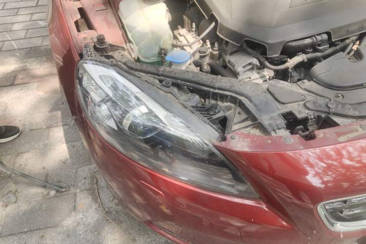 Used Volvo V40 2015 1.6T Zhiya Edition Right Front Headlight