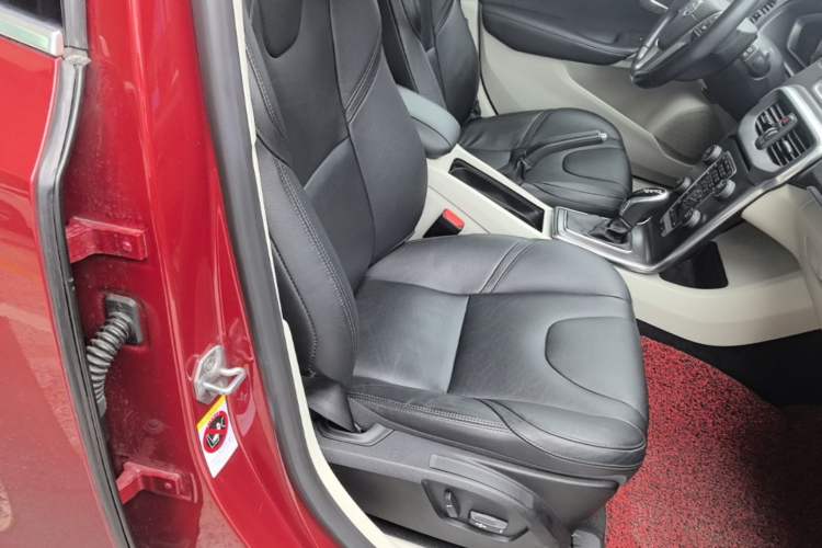 Used Volvo V40 2015 1.6T Zhiya Edition Right Front Seat