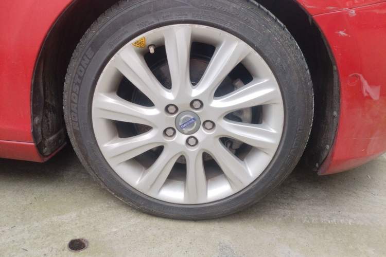 Used Volvo V40 2015 1.6T Zhiya Edition Right Front Wheel Hub