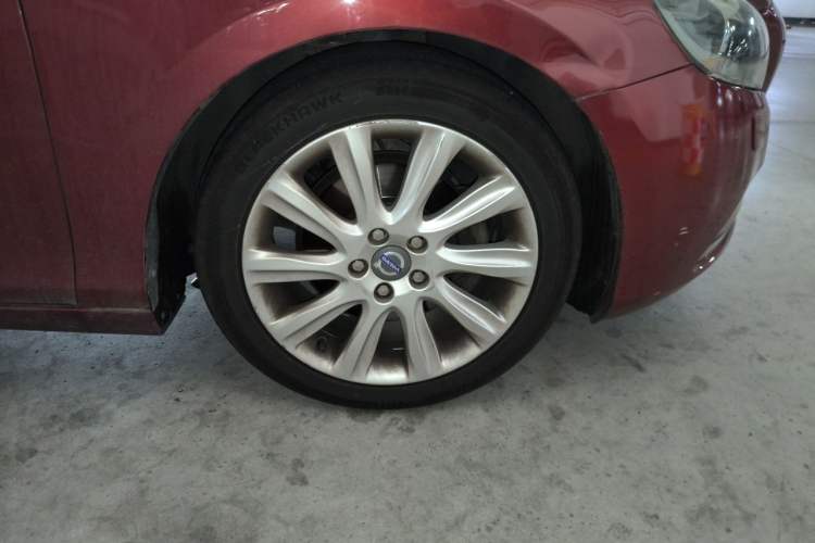 Used Volvo V40 2015 1.6T Zhiyi Edition Right Front Wheel Hub