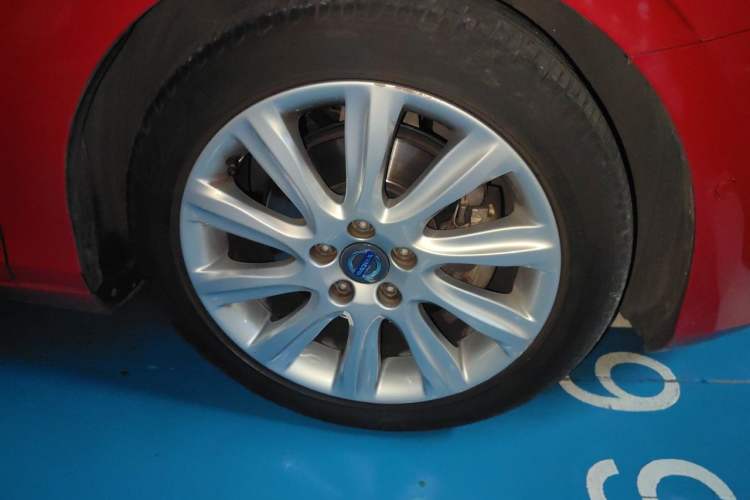 Used Volvo V40 2015 1.6T Zhiya Edition Right Front Wheel Hub