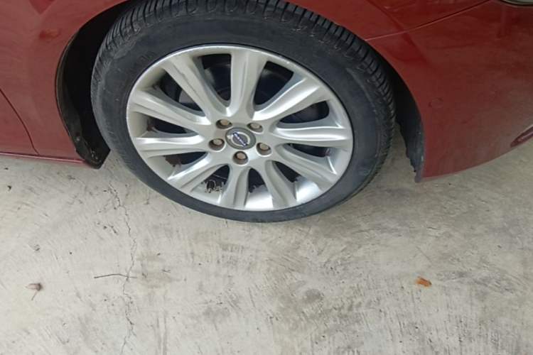 Used Volvo V40 2015 1.6T Zhiya Edition Right Front Wheel Hub