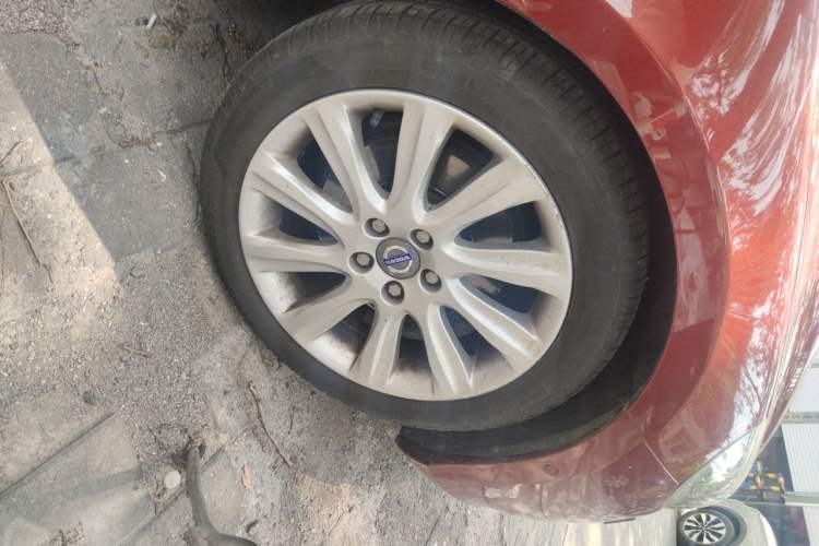 Used Volvo V40 2015 1.6T Zhiya Edition Right Front Wheel Hub