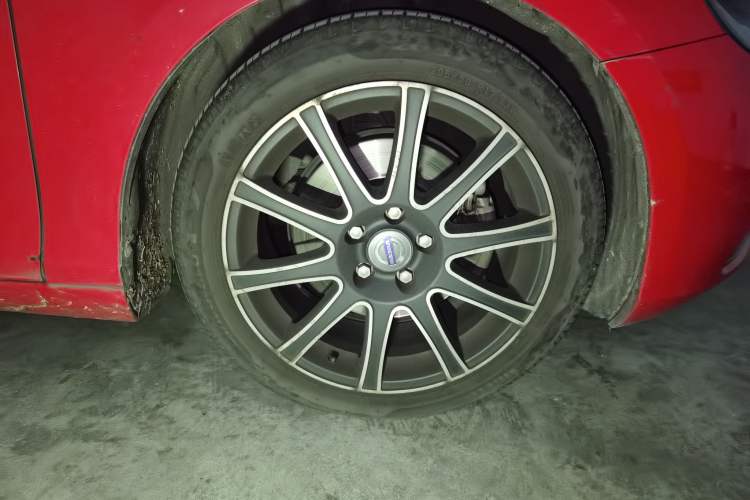 Used Volvo V40 2015 1.6T Zhiyi Edition Right Front Wheel Hub