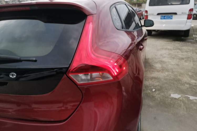 Used Volvo V40 2015 1.6T Zhiyi Edition Right Rear Taillight