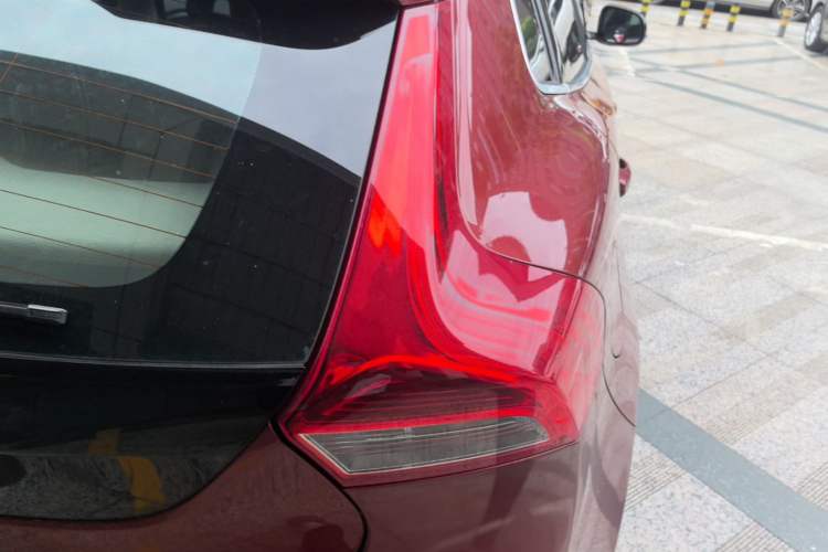 Used Volvo V40 2015 1.6T Zhiya Edition Right Rear Taillight