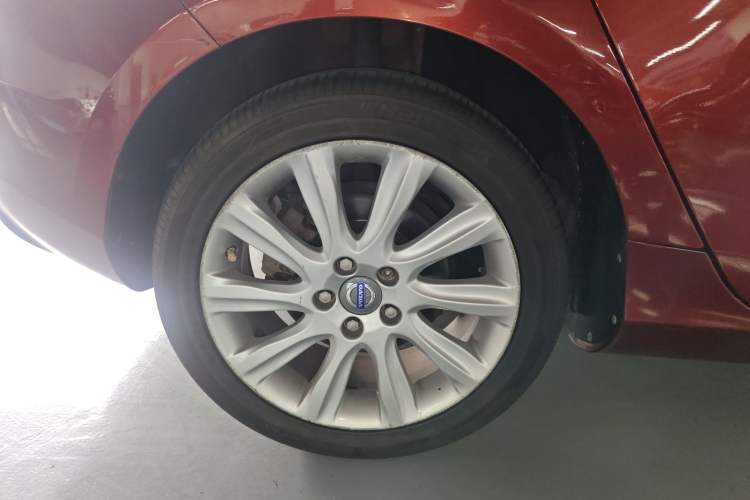 Used Volvo V40 2015 1.6T Zhiyi Edition Right Rear Wheel Hub