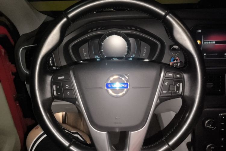 Used Volvo V40 2015 1.6T Zhiyi Edition Steering Wheel