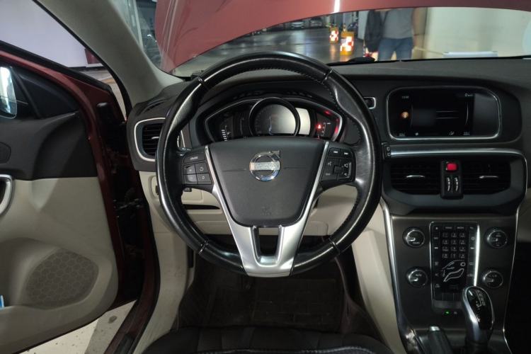 Used Volvo V40 2015 1.6T Zhiyi Edition Steering Wheel
