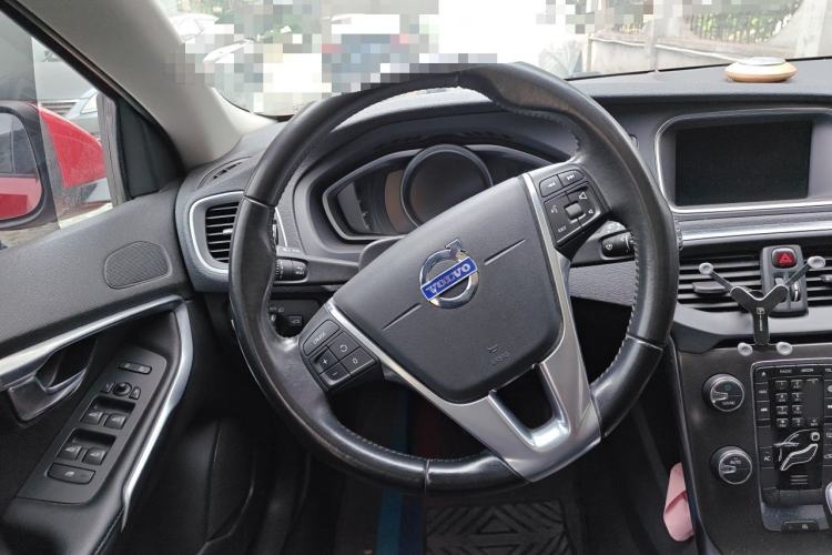 Used Volvo V40 2015 1.6T Zhiyi Edition Steering Wheel