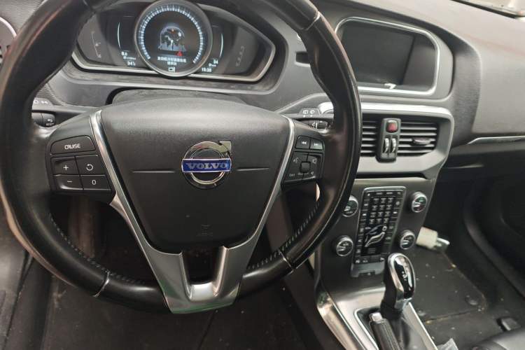 Used Volvo V40 2015 1.6T Zhiya Edition Steering Wheel