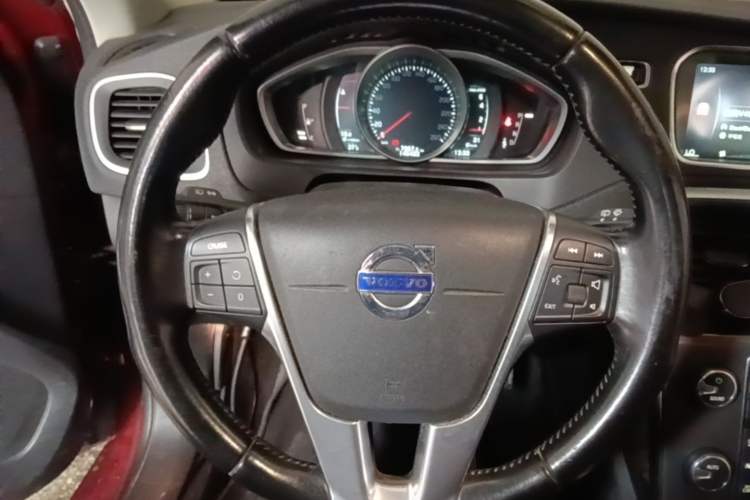Used Volvo V40 2015 1.6T Zhiyi Edition Steering Wheel