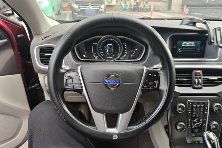 Used Volvo V40 2015 1.6T Zhiya Edition Steering Wheel