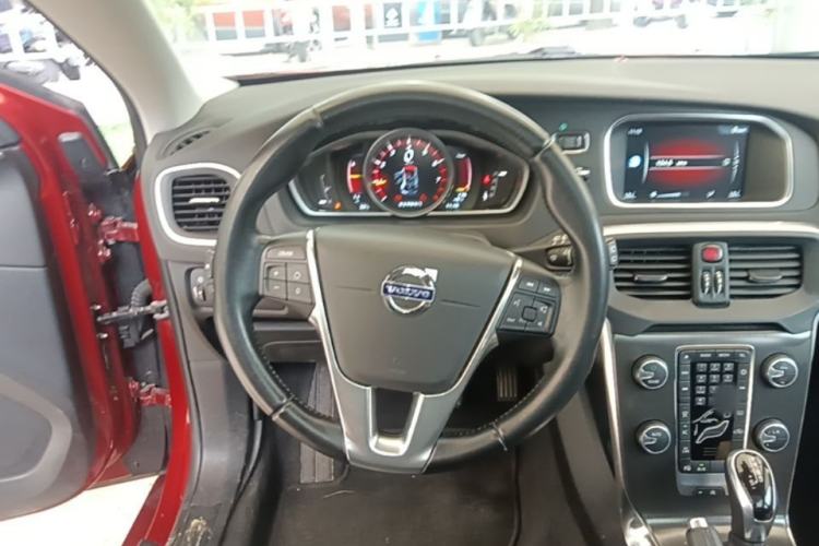 Used Volvo V40 2015 1.6T Zhiya Edition Steering Wheel