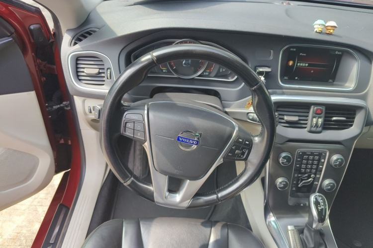 Used Volvo V40 2015 1.6T Zhiyi Edition Steering Wheel