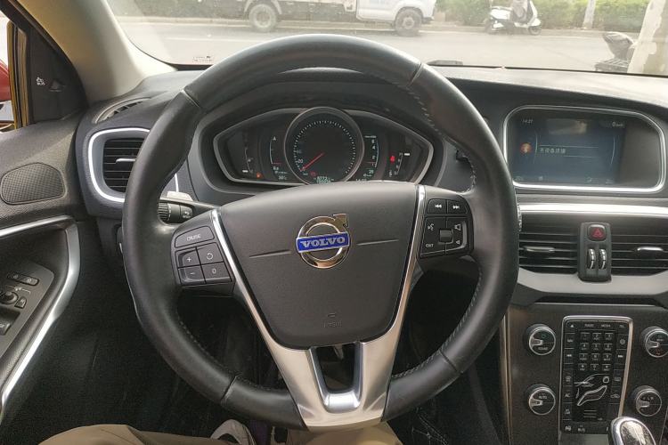 Used Volvo V40 2015 1.6T Zhiya Edition Steering Wheel