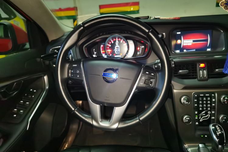 Used Volvo V40 2015 1.6T Zhiyi Edition Steering Wheel