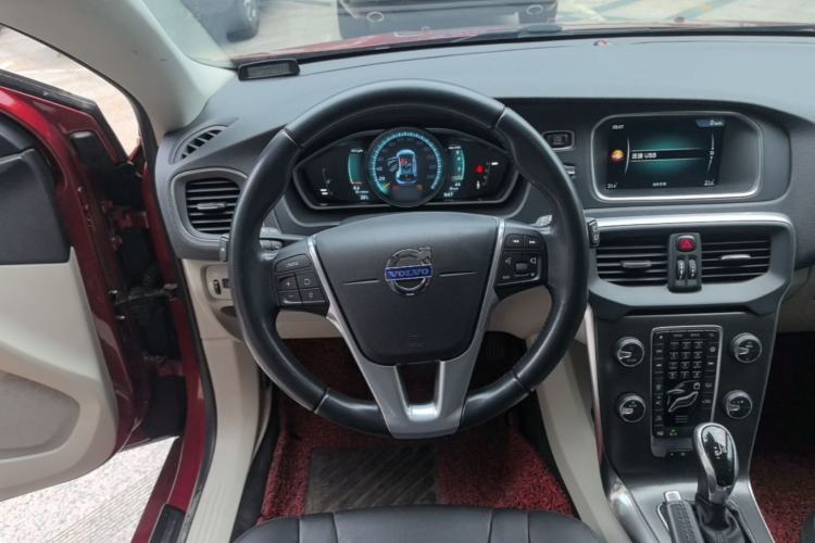 Used Volvo V40 2015 1.6T Zhiya Edition Steering Wheel