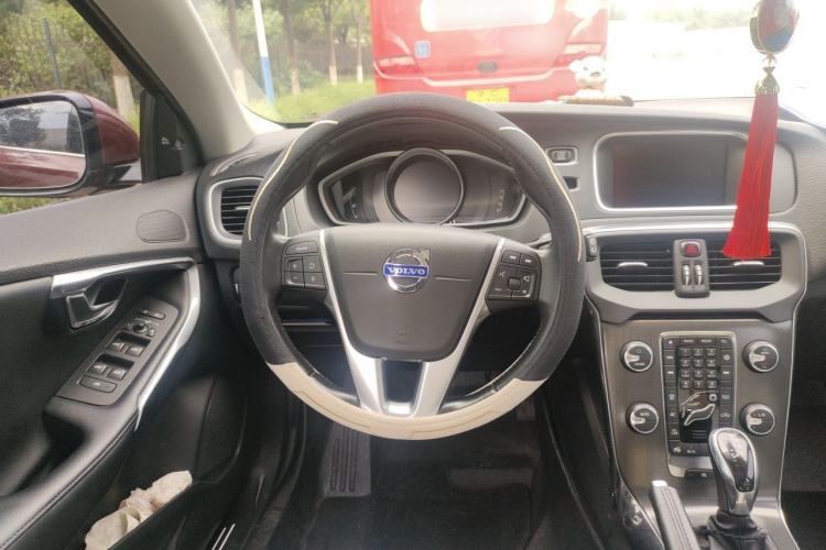 Used Volvo V40 2015 1.6T Zhiya Edition Steering Wheel