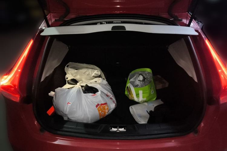 Used Volvo V40 2015 1.6T Zhiyi Edition Trunk