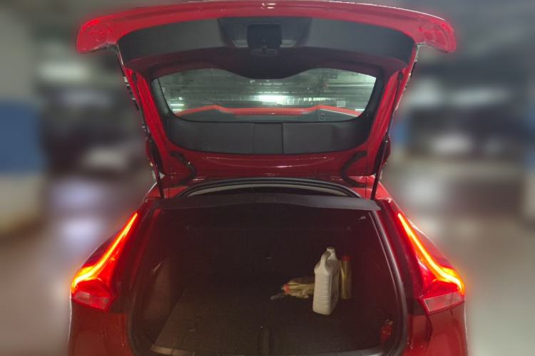Used Volvo V40 2015 1.6T Zhiyi Edition Trunk