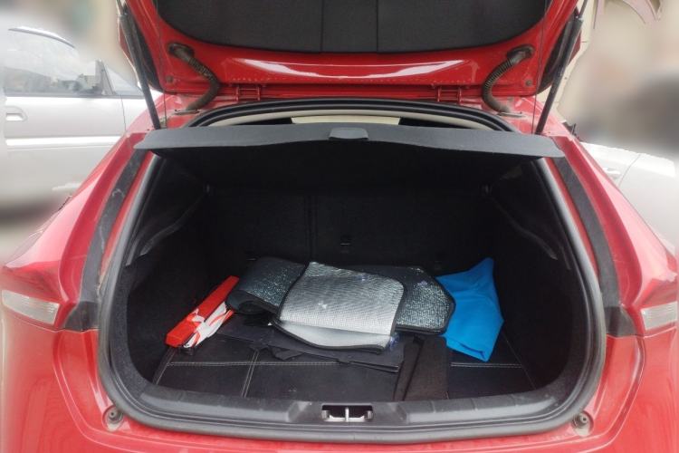 Used Volvo V40 2015 1.6T Zhiya Edition Trunk