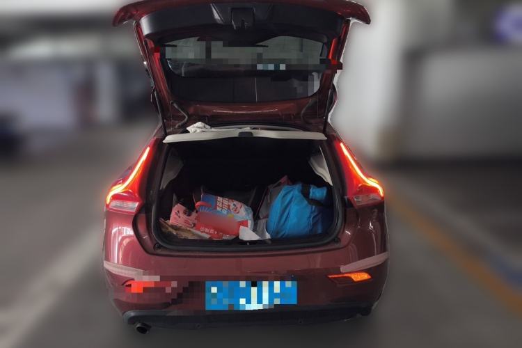 Used Volvo V40 2015 1.6T Zhiyi Edition Trunk