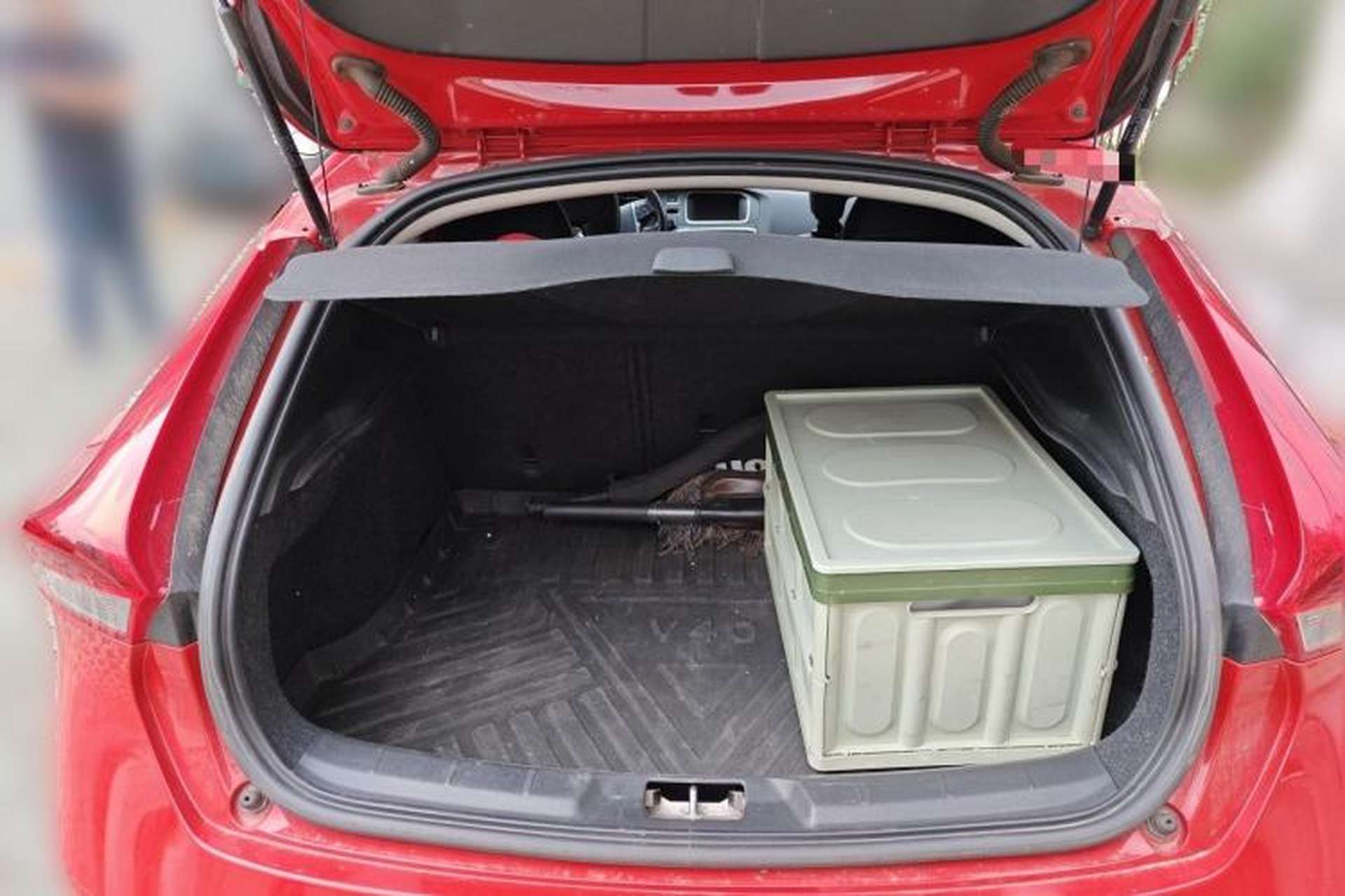 Used Volvo V40 2015 1.6T Zhiyi Edition Trunk