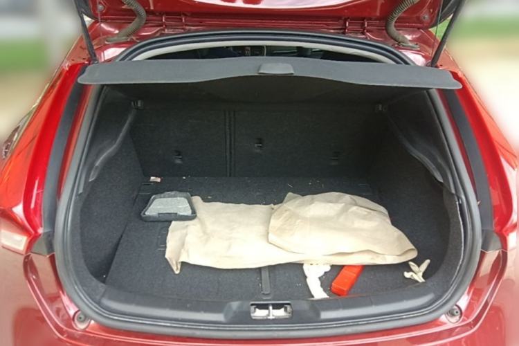 Used Volvo V40 2015 1.6T Zhiya Edition Trunk
