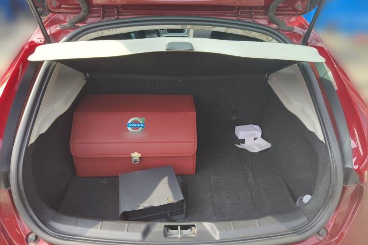 Used Volvo V40 2015 1.6T Zhiyi Edition Trunk