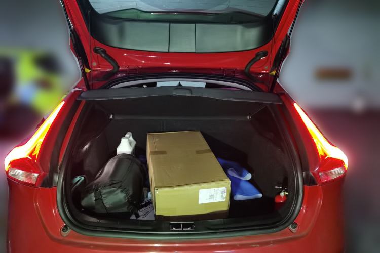 Used Volvo V40 2015 1.6T Zhiyi Edition Trunk