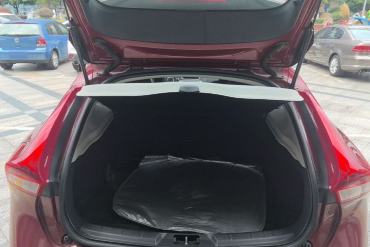 Used Volvo V40 2015 1.6T Zhiya Edition Trunk