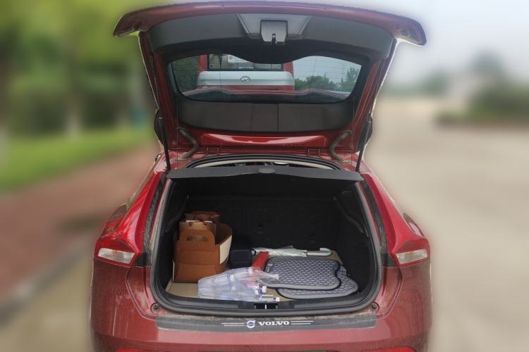 Used Volvo V40 2015 1.6T Zhiya Edition Trunk