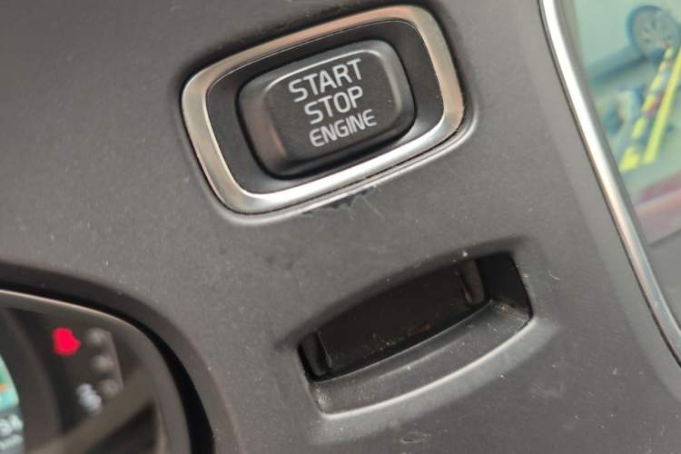 Used Volvo V40 2015 1.6T Zhiya Edition Vehicle Key