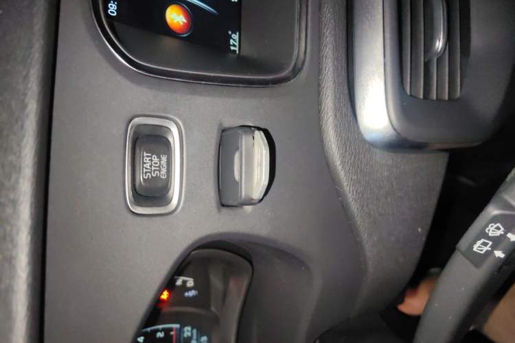 Used Volvo V40 2015 1.6T Zhiya Edition Vehicle Key