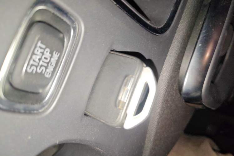 Used Volvo V40 2015 1.6T Zhiyi Edition Vehicle Key