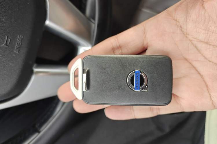 Used Volvo V40 2015 1.6T Zhiya Edition Vehicle Key