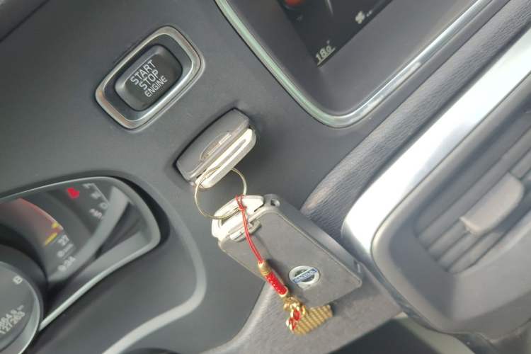 Used Volvo V40 2015 1.6T Zhiyi Edition Vehicle Key