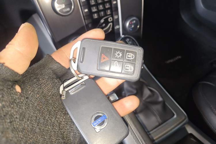 Used Volvo V40 2015 1.6T Zhiyi Edition Vehicle Key