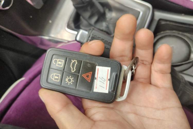 Used Volvo V40 2015 1.6T Zhiya Edition Vehicle Key