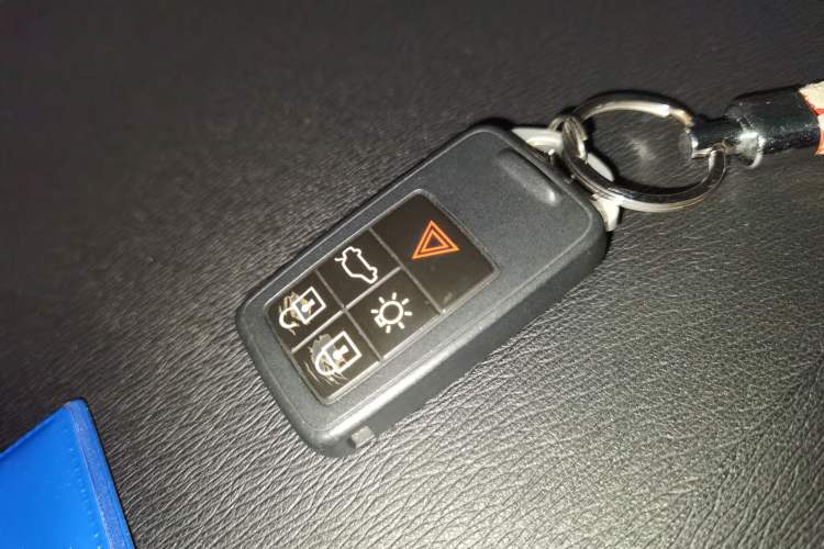 Used Volvo V40 2015 1.6T Zhiyi Edition Vehicle Key