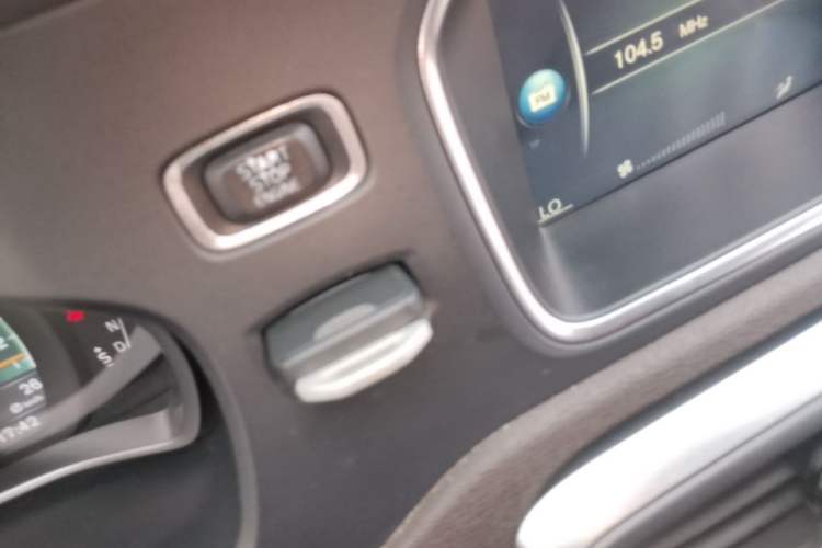 Used Volvo V40 2015 1.6T Zhiyi Edition Vehicle Key
