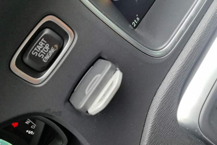 Used Volvo V40 2015 1.6T Zhiya Edition Vehicle Key