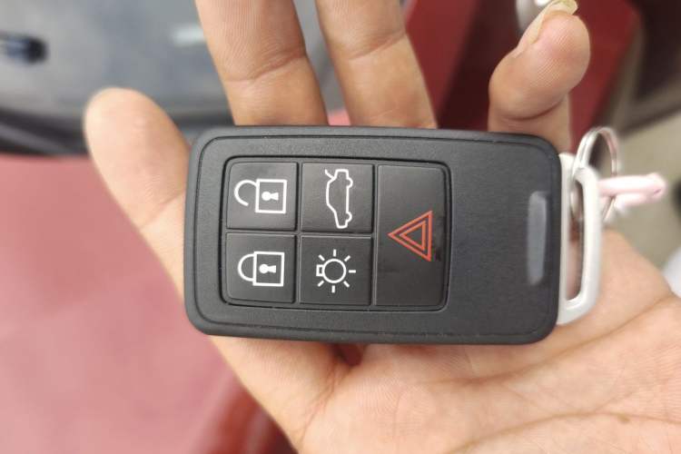 Used Volvo V40 2015 1.6T Zhiya Edition Vehicle Key