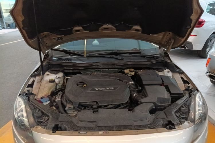 Used Volvo V40 2015 1.6T Zhiyi Edition Engine Bay