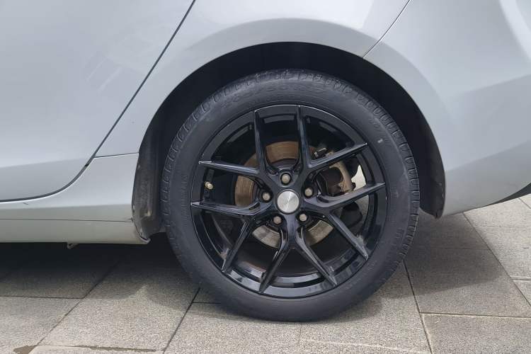 Used Volvo V40 2015 1.6T Zhiyi Edition Exterior 5