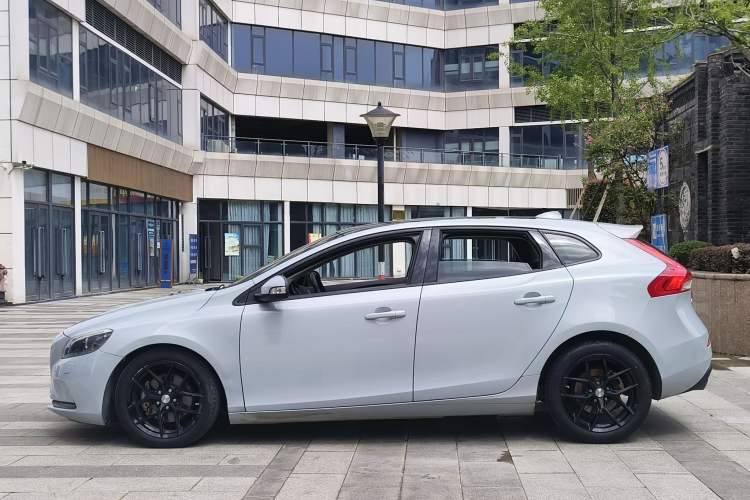 Used Volvo V40 2015 1.6T Zhiyi Edition Exterior 6