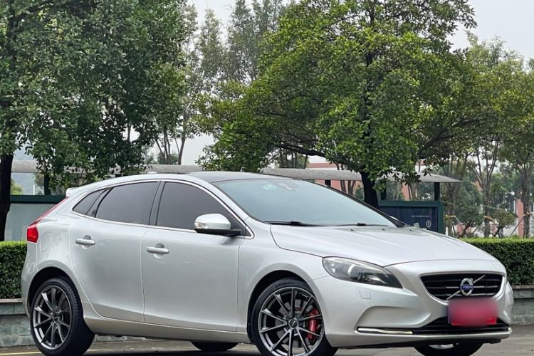 Used Volvo V40 2015 1.6T Zhiyi Edition Exterior 6