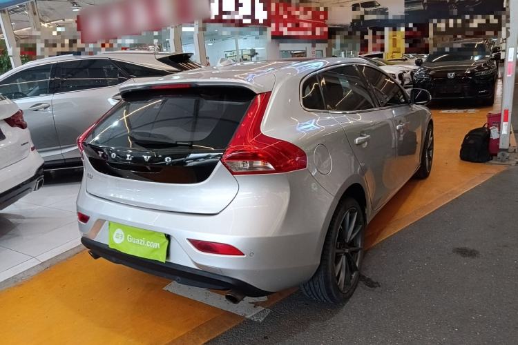 Used Volvo V40 2015 1.6T Zhiyi Edition Rear Right 45 Deg