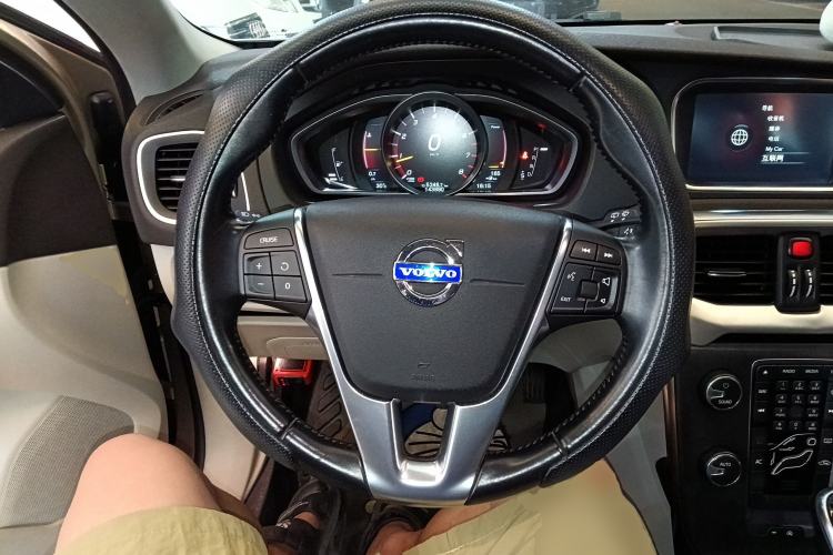 Used Volvo V40 2015 1.6T Zhiyi Edition Steering Wheel